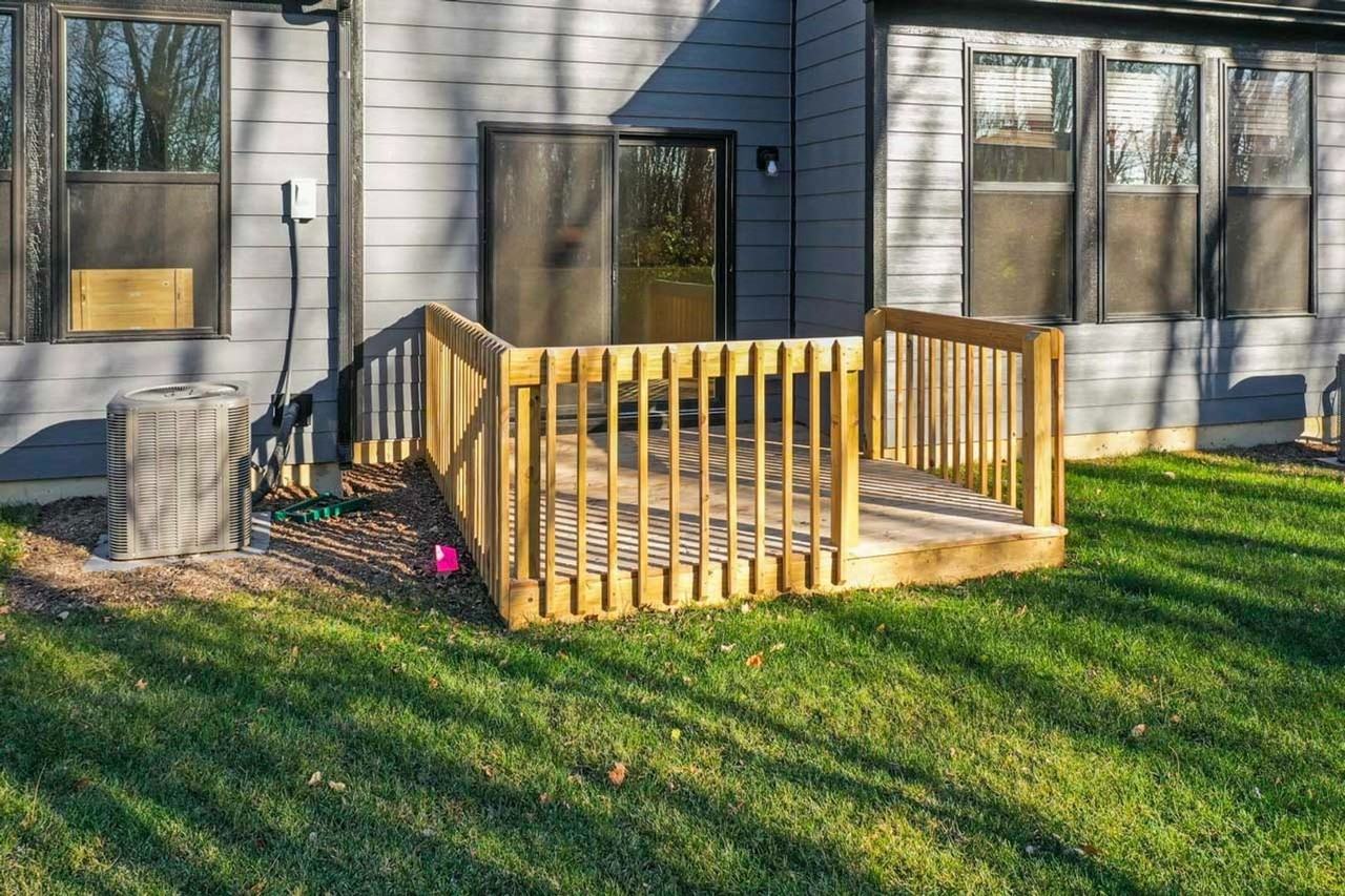 9672 Oleander Dr - Photo 7 of 36