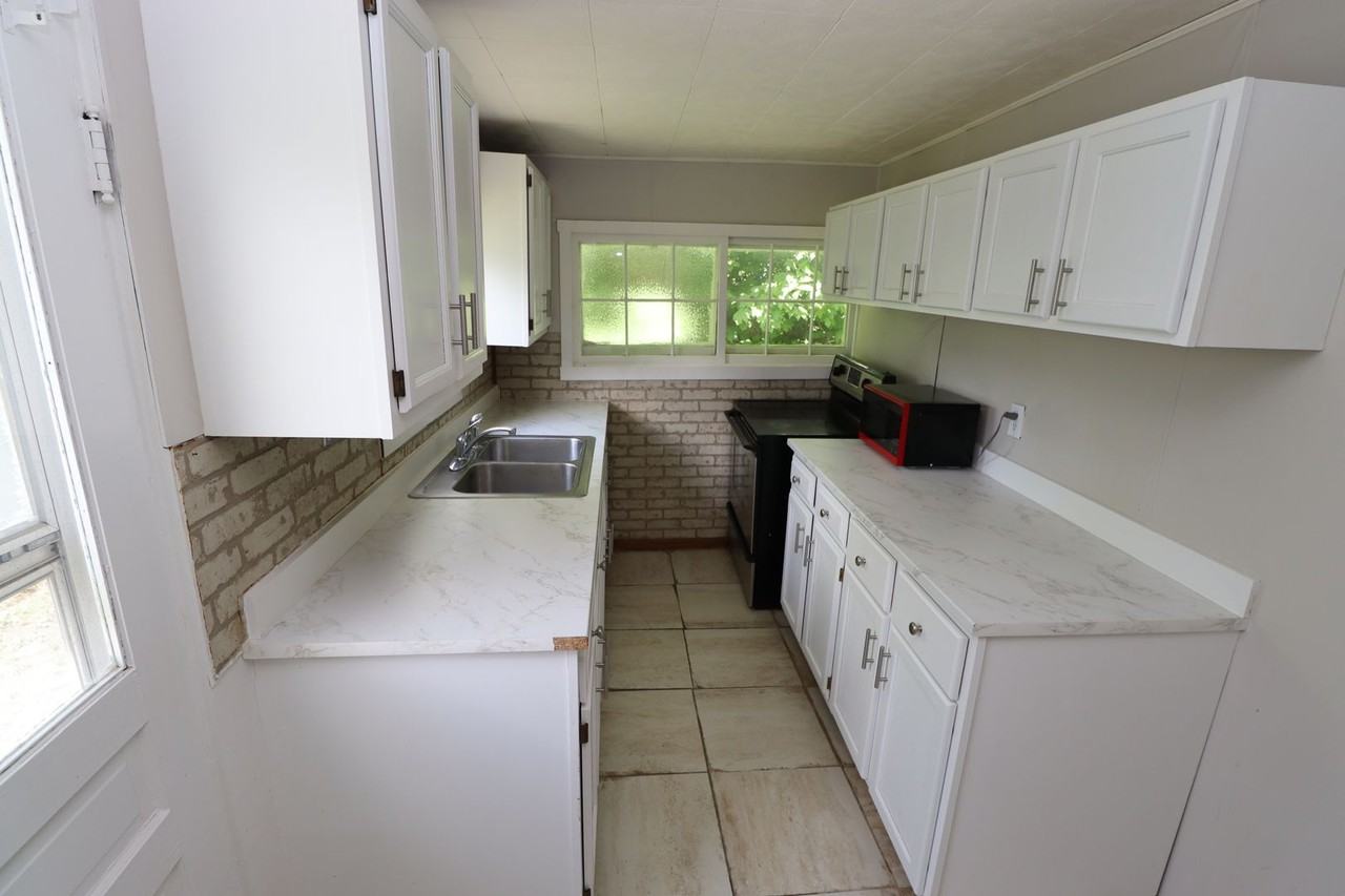 107 S 6th St - Photo 2 of 13