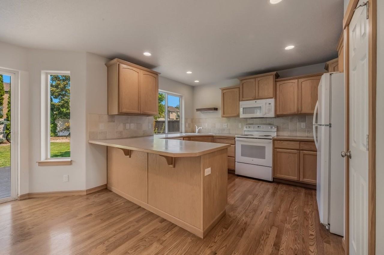 1459 W Yaquina Dr - Photo 4 of 21