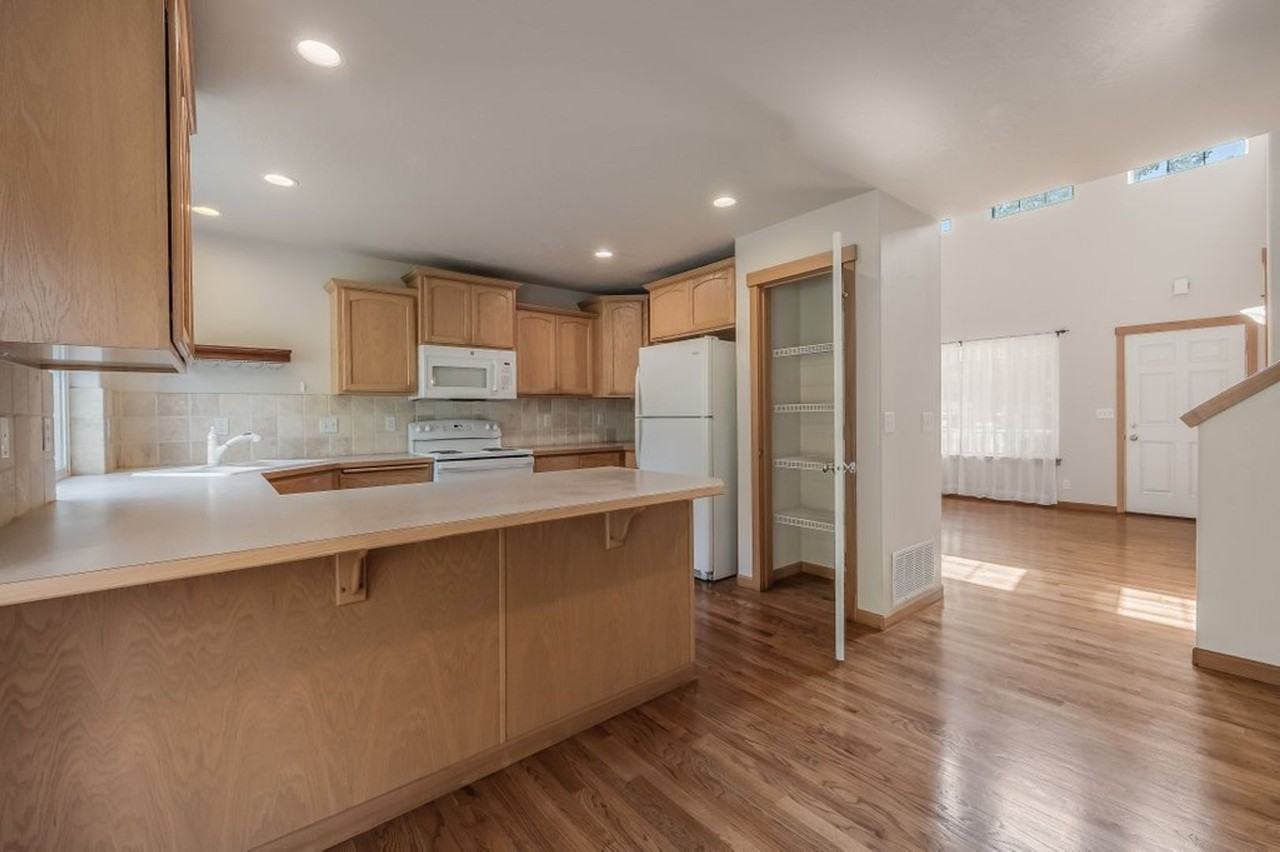 1459 W Yaquina Dr - Photo 5 of 21