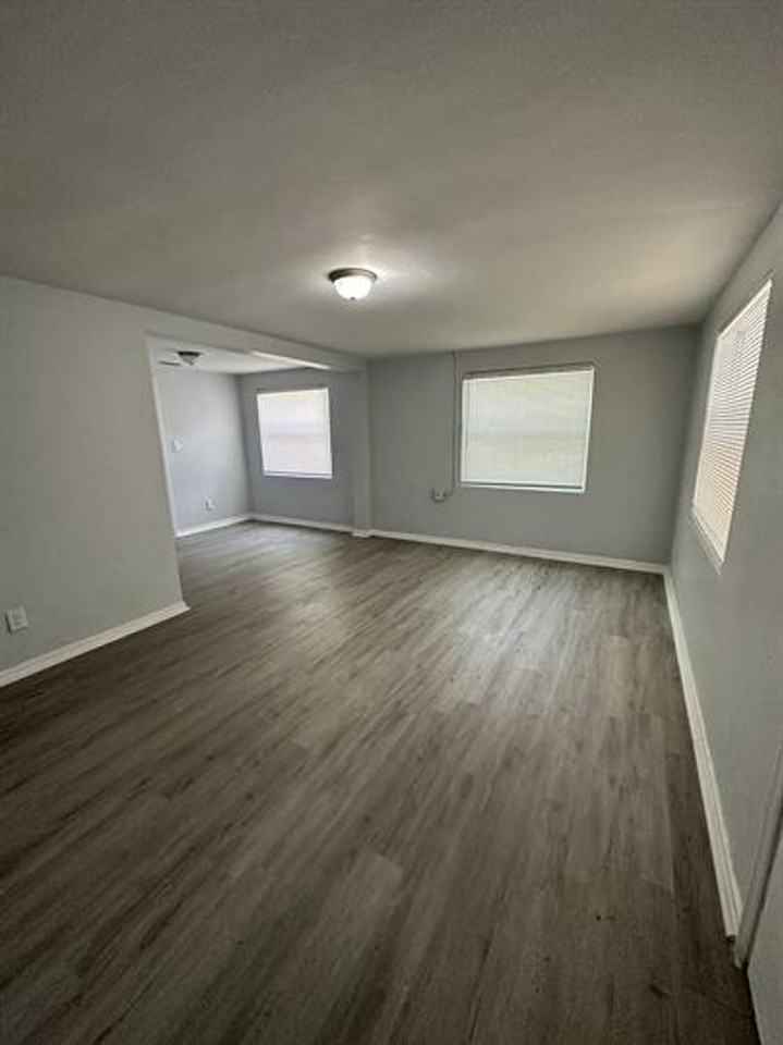 9050 7th Ave - Photo 3 of 7