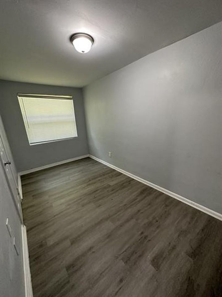 9050 7th Ave - Photo 5 of 7