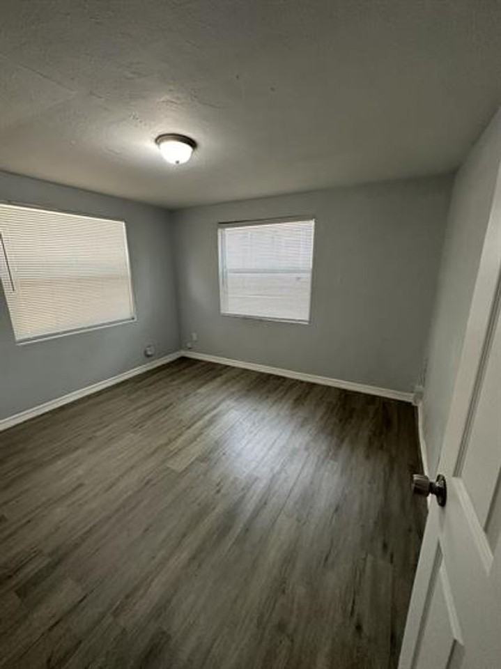 9050 7th Ave - Photo 6 of 7