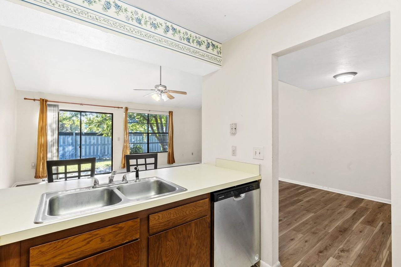 4345 Southwest 20th Lane - Photo 6 of 17