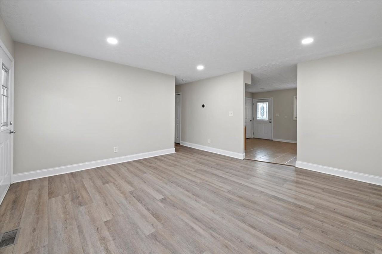 8203 Penway St - Photo 3 of 15