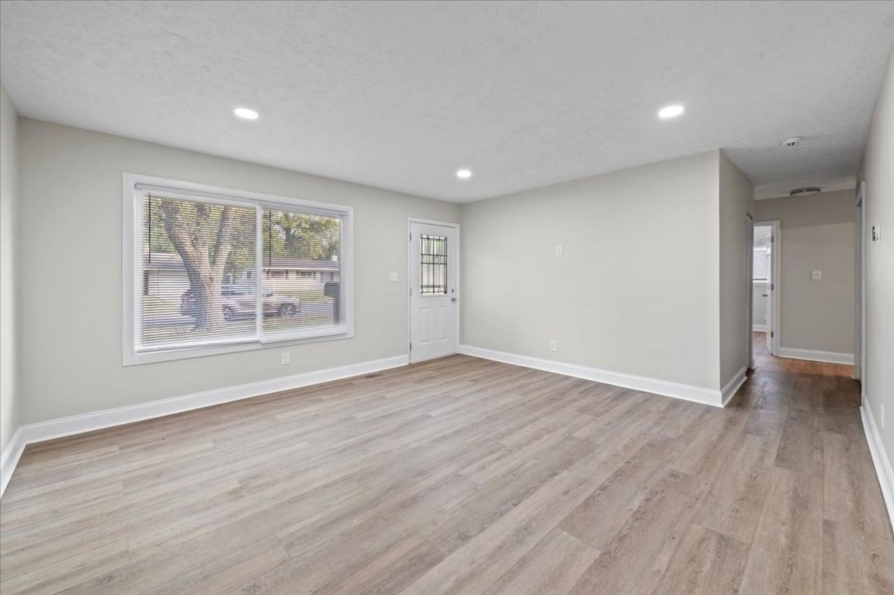8203 Penway St - Photo 4 of 15