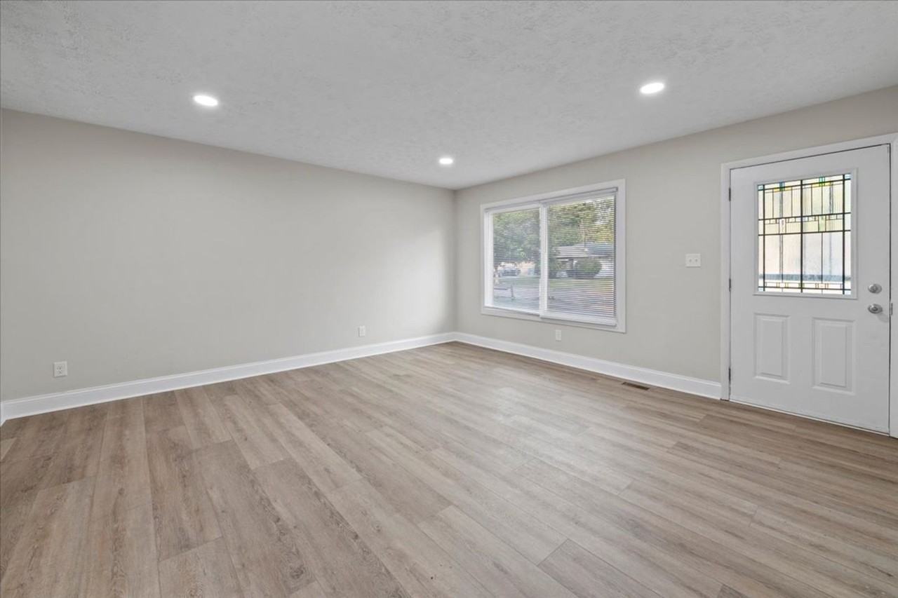 8203 Penway St - Photo 5 of 15