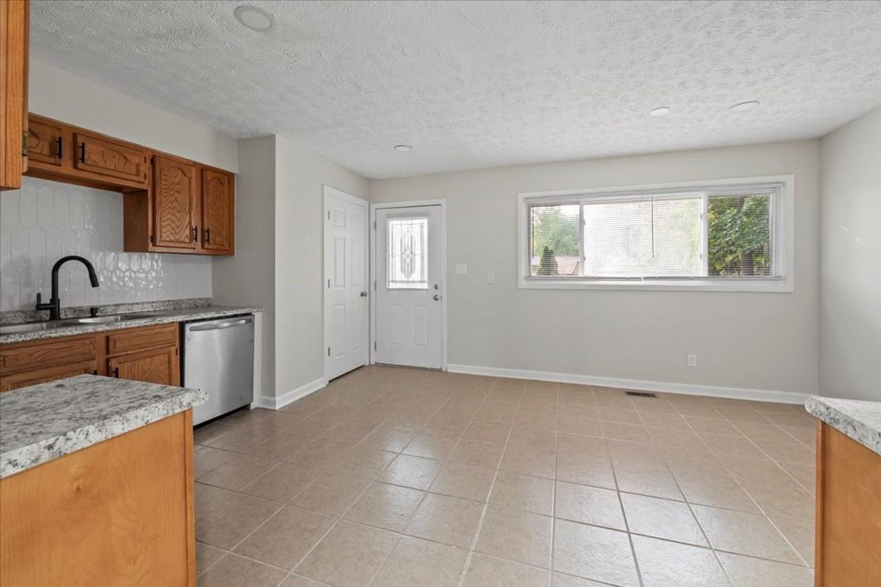 8203 Penway St - Photo 6 of 15