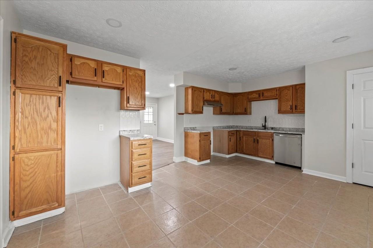 8203 Penway St - Photo 7 of 15