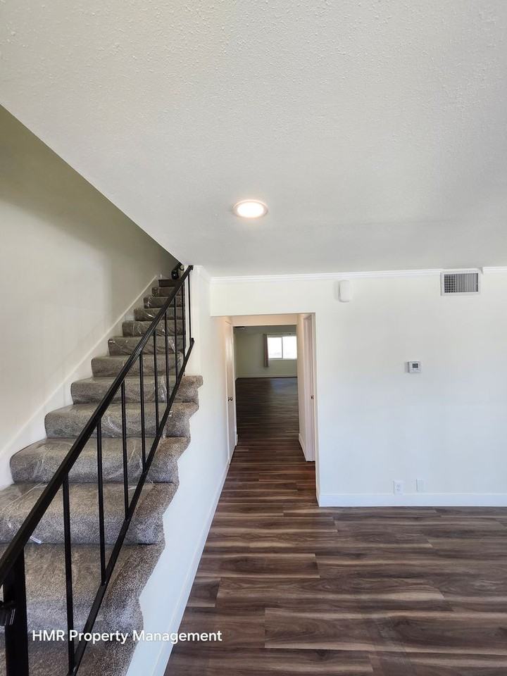 2604 Lakemoor Place - Photo 3 of 50