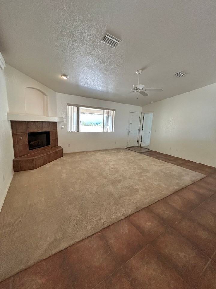 1821 Ambassador Dr - Photo 4 of 36