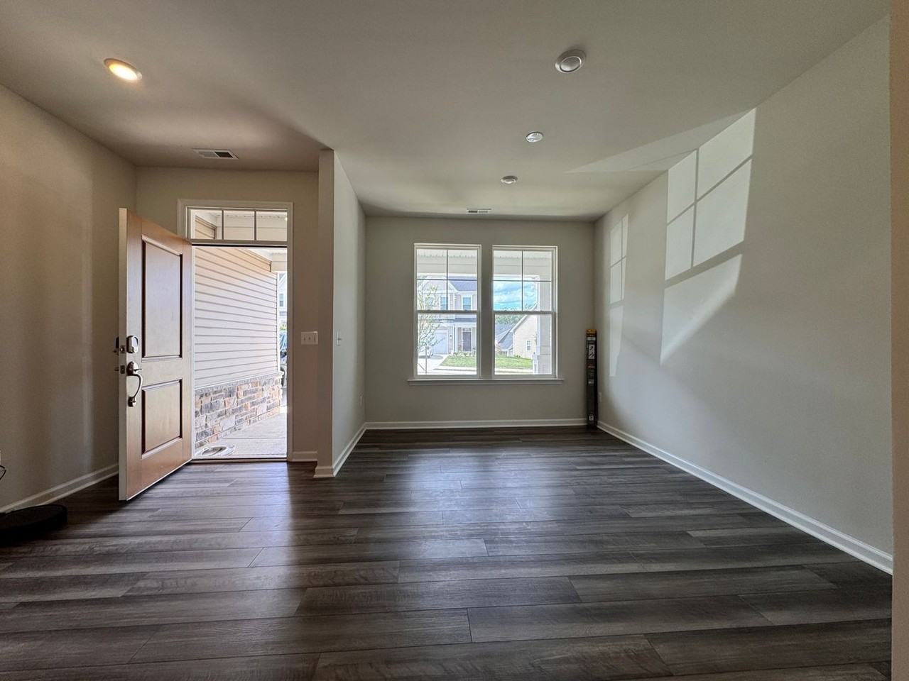 3672 Isaac Cir - Photo 6 of 49