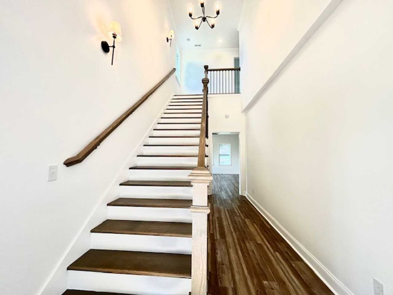 3919 Pecan Dr - Photo 3 of 38