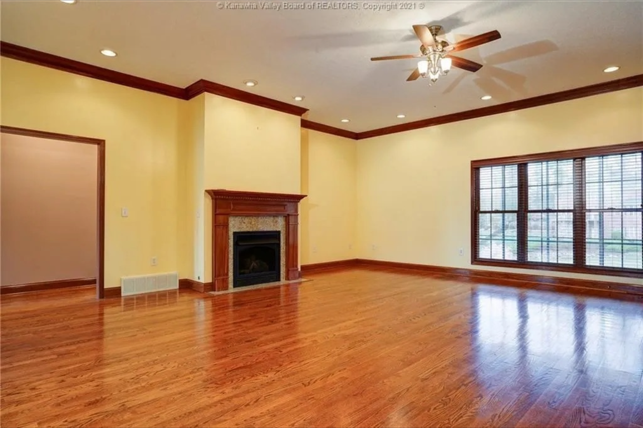 152 Crestridge Rd - Photo 2 of 26