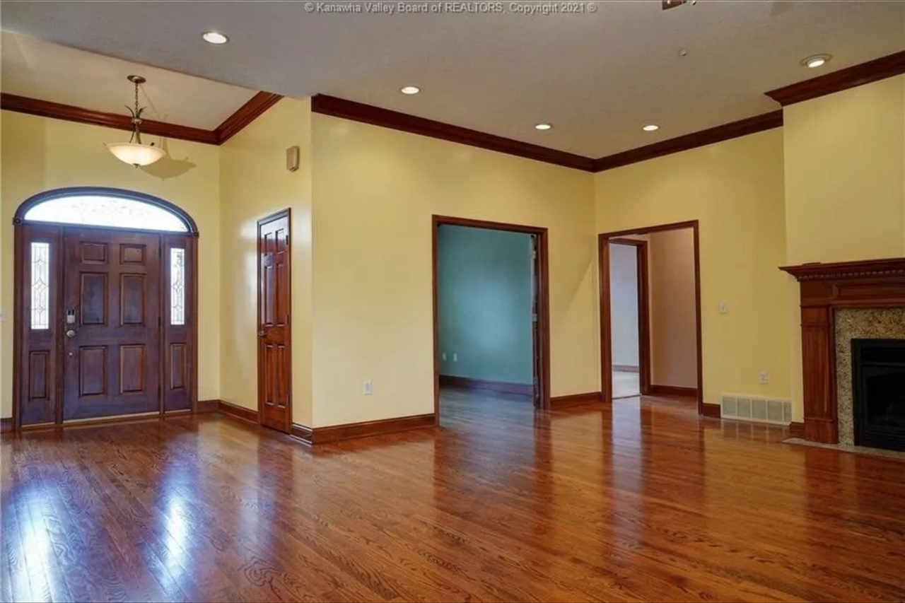 152 Crestridge Rd - Photo 3 of 26