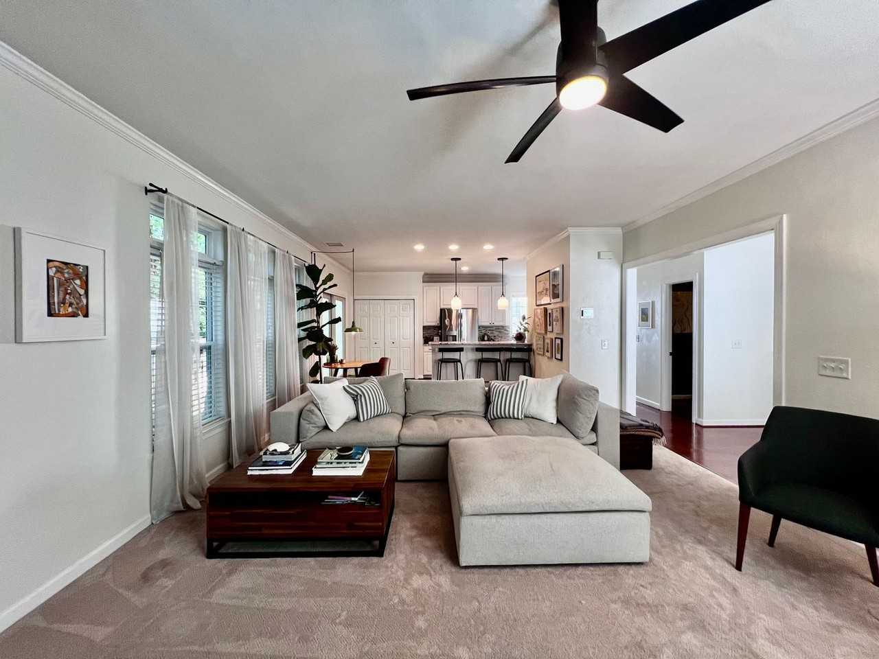 929 Oakland Ave - Photo 4 of 44