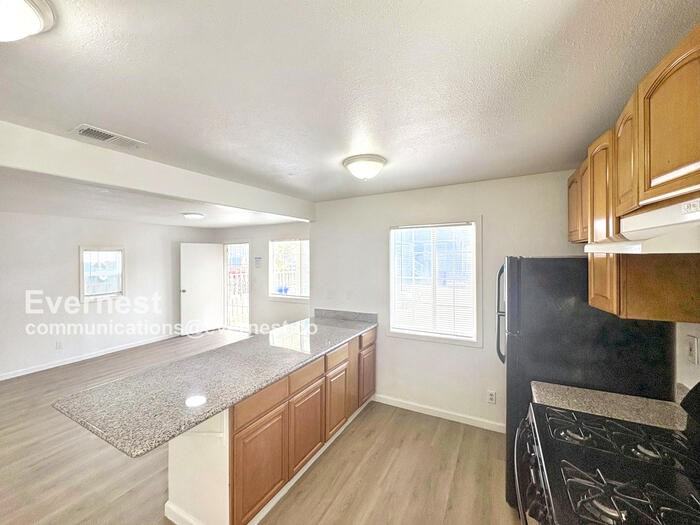 1337 California Ave - Photo 3 of 24