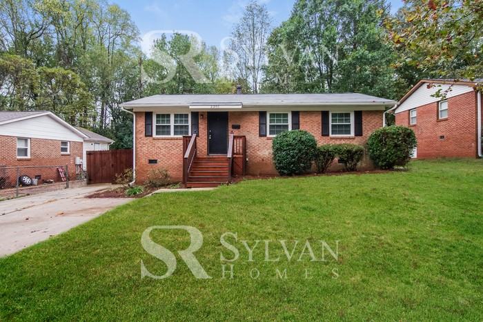2301 Longleaf Dr - Photo 2 of 16
