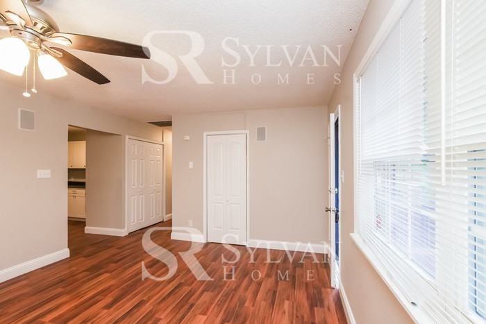 2301 Longleaf Dr - Photo 3 of 16