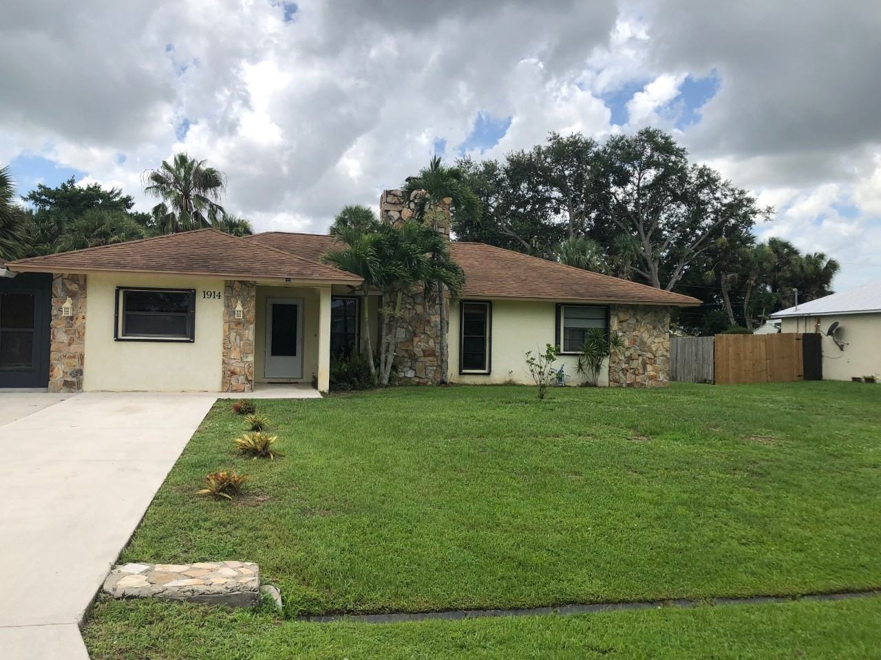 1914 Sw Flower Ln #NA - Photo 2 of 21