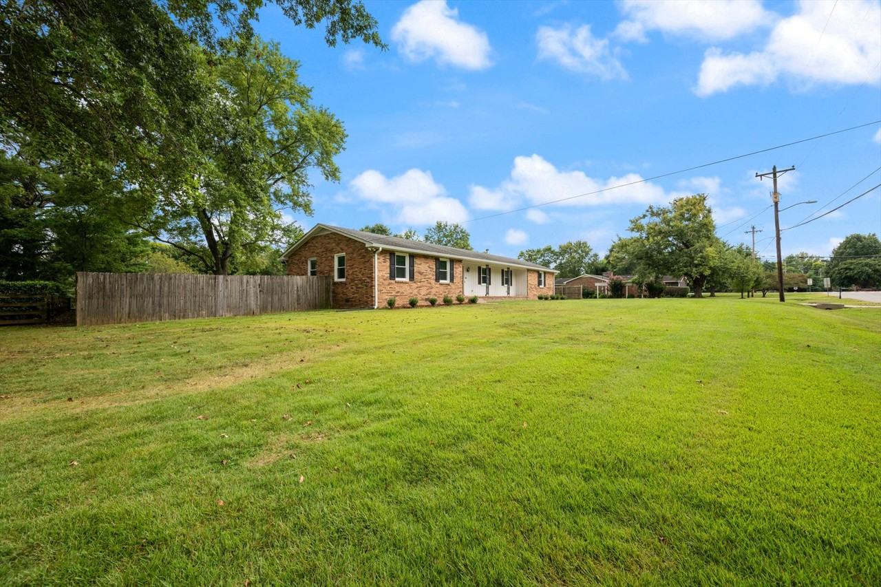 100 Oxford Dr #NA - Photo 3 of 39