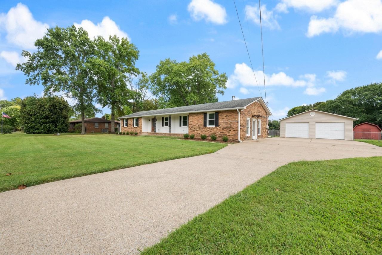 100 Oxford Dr #NA - Photo 4 of 39