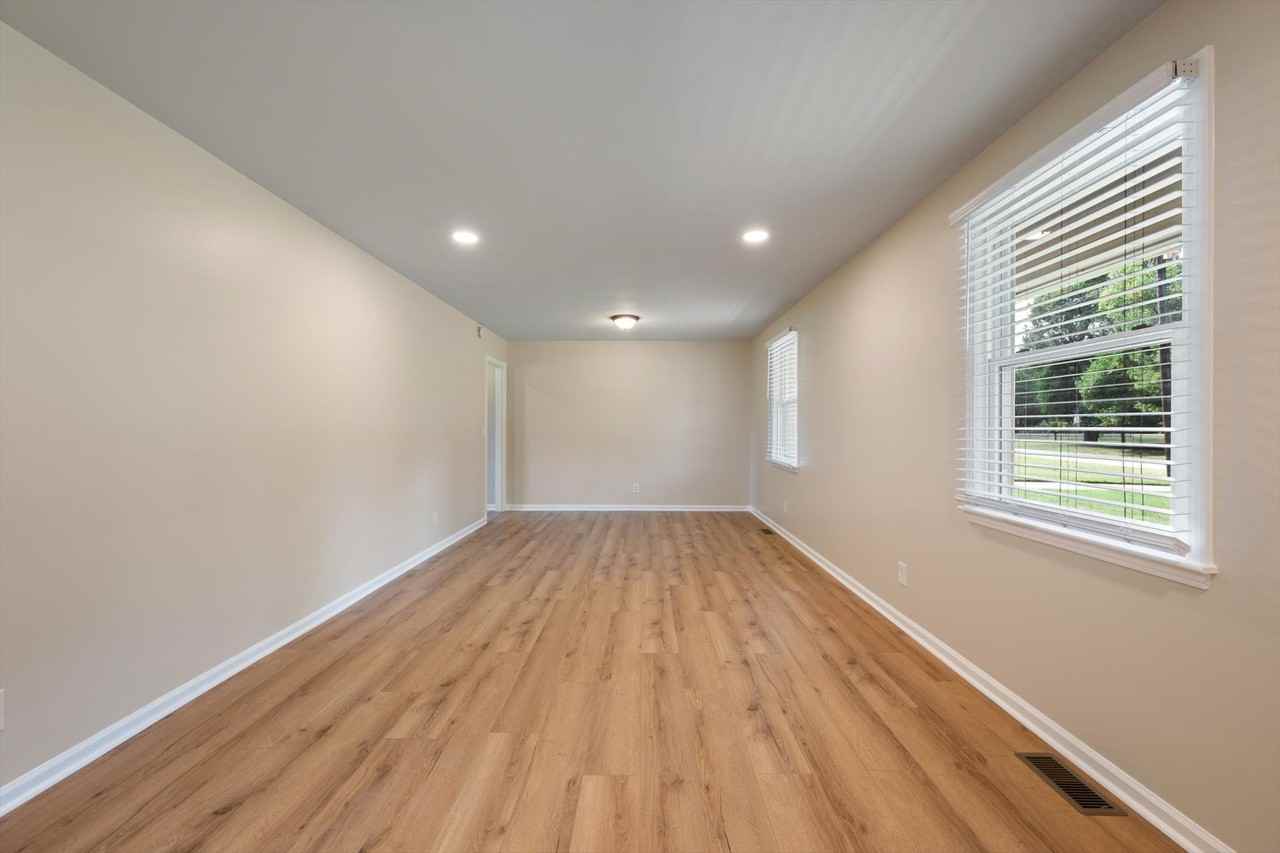 100 Oxford Dr #NA - Photo 6 of 34