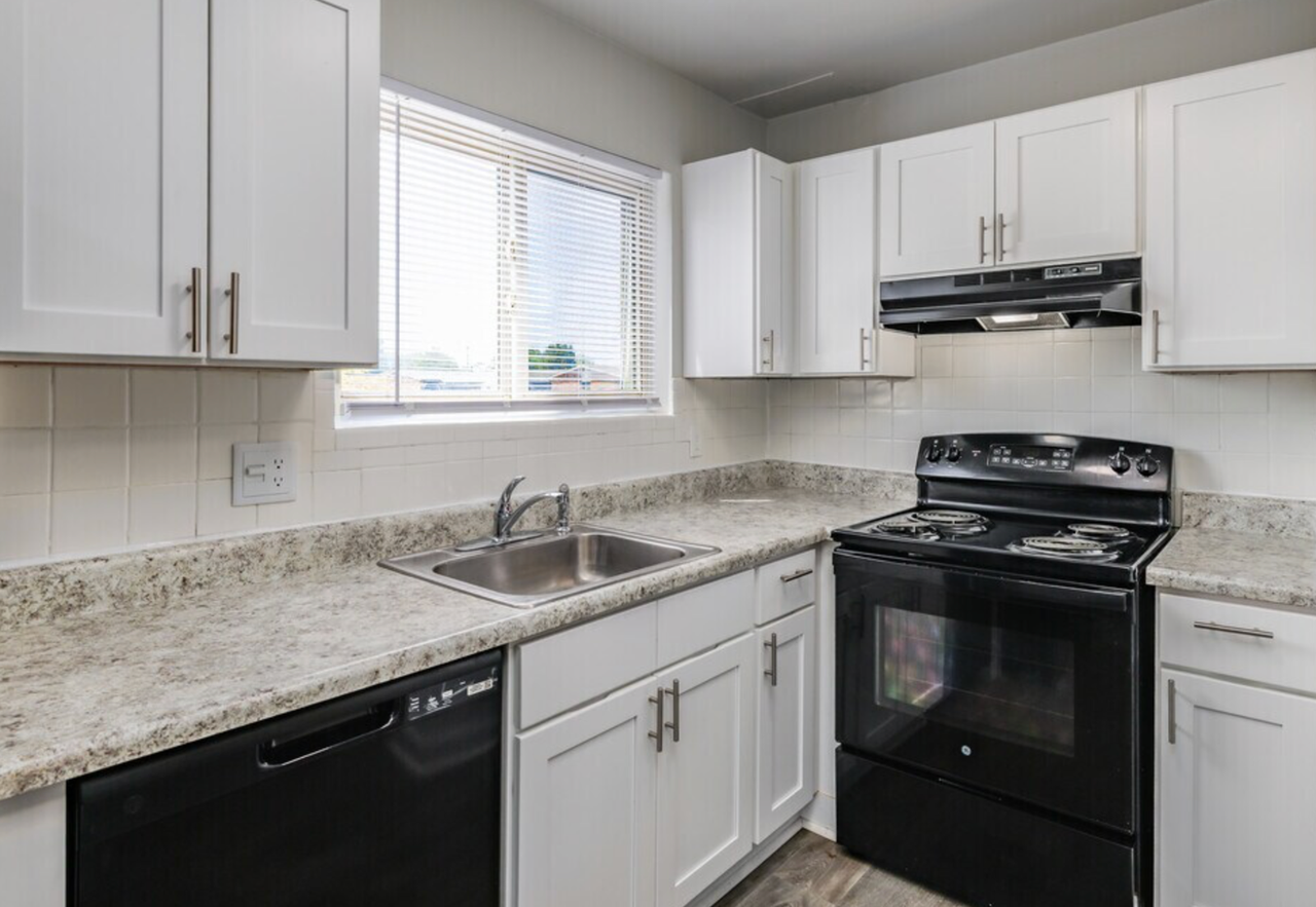 Starboard Townhomes - Photo 5 of 22