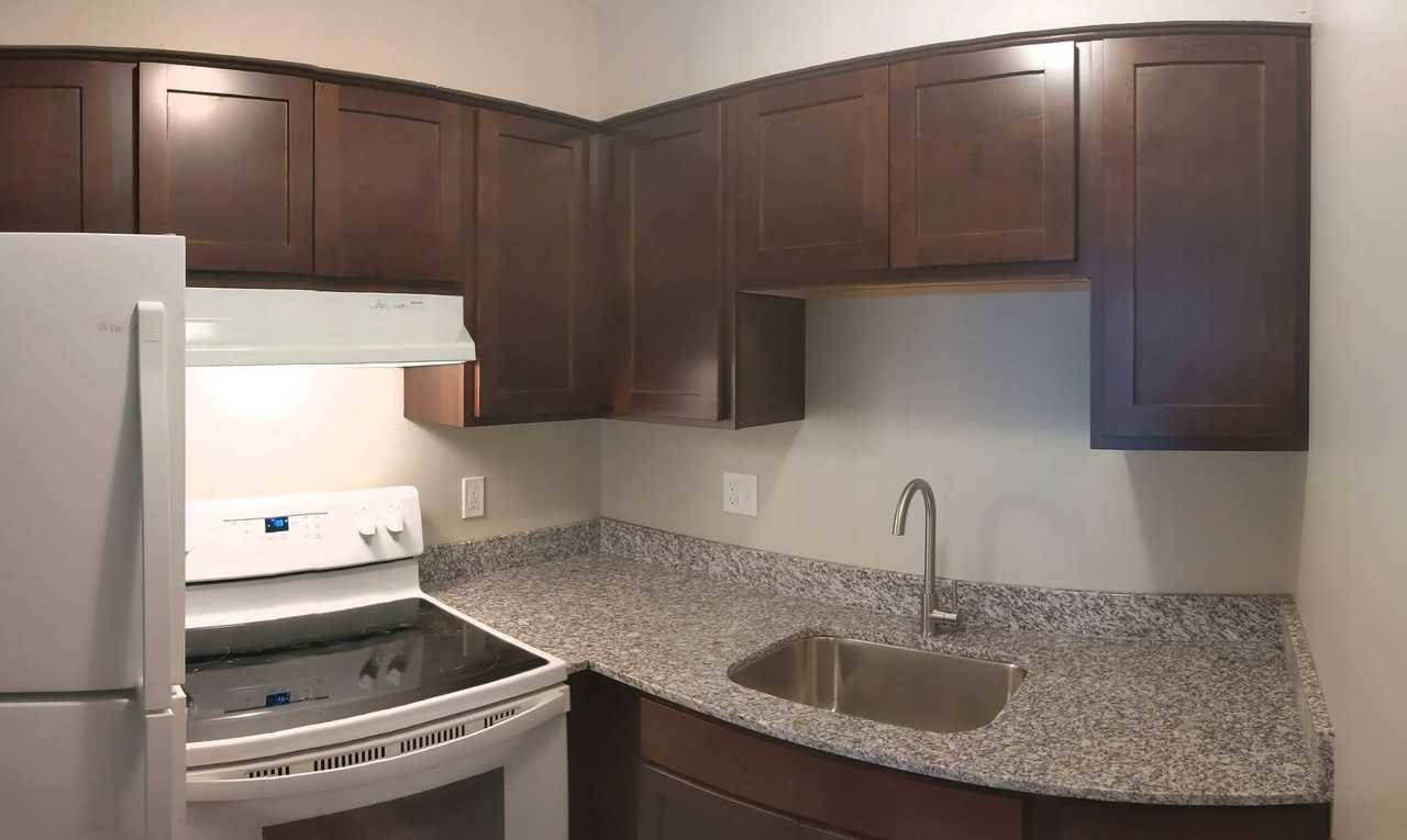 215 11th Ave Ne - Photo 4 of 18