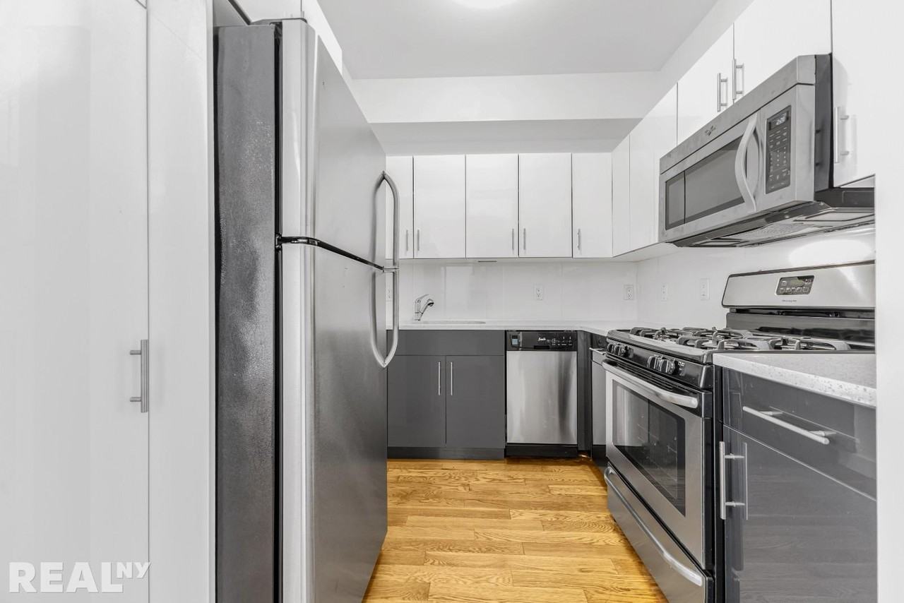 Steuben St #2A - Photo 2 of 7