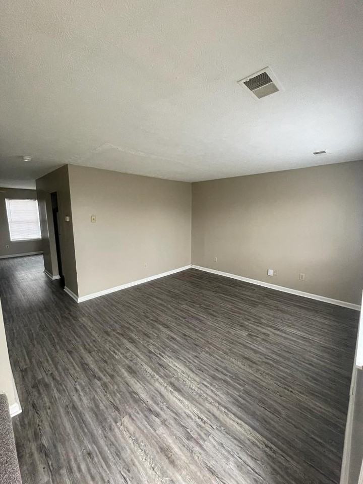 Hickory Hill 2 - Photo 2 of 10