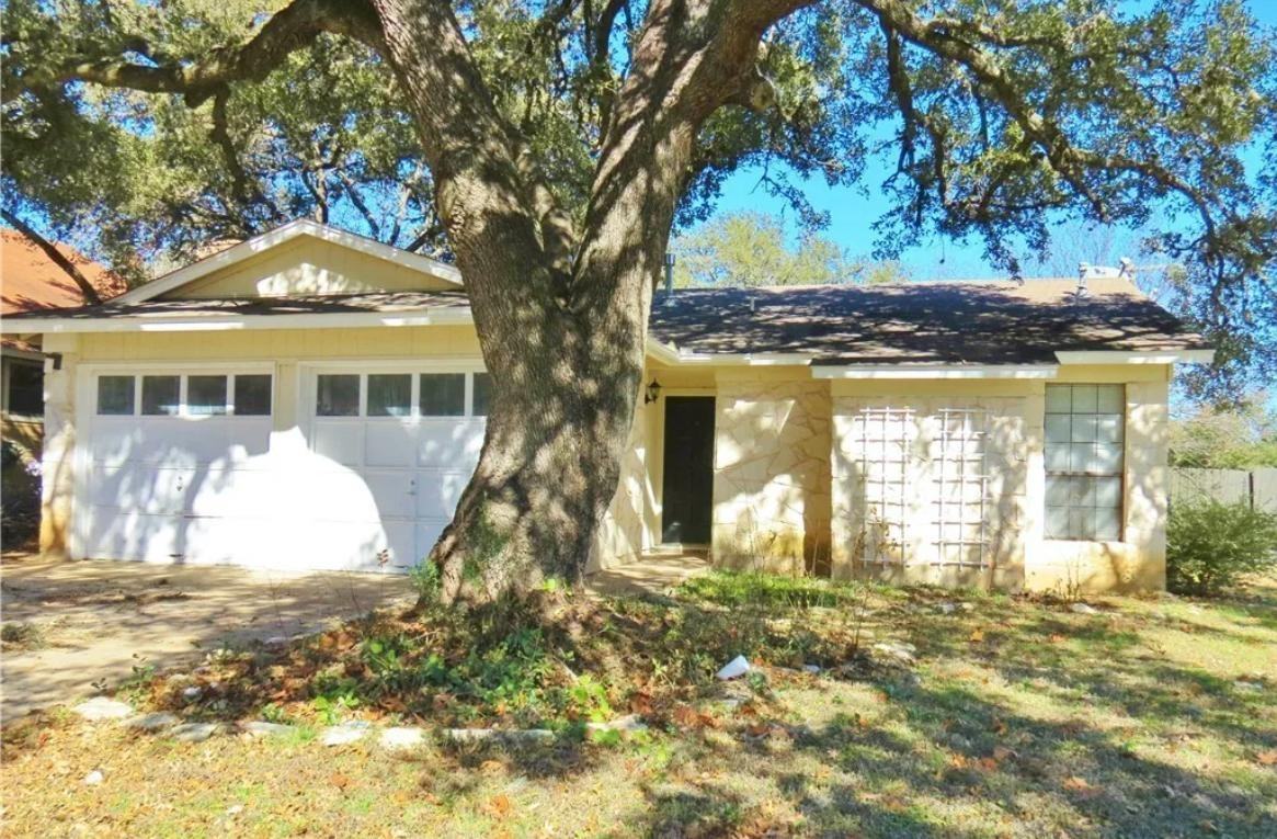 2002 Castle Creek Dr - Photo 2 of 15