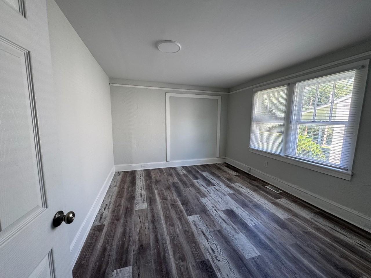 219 Church St - Photo 4 of 20