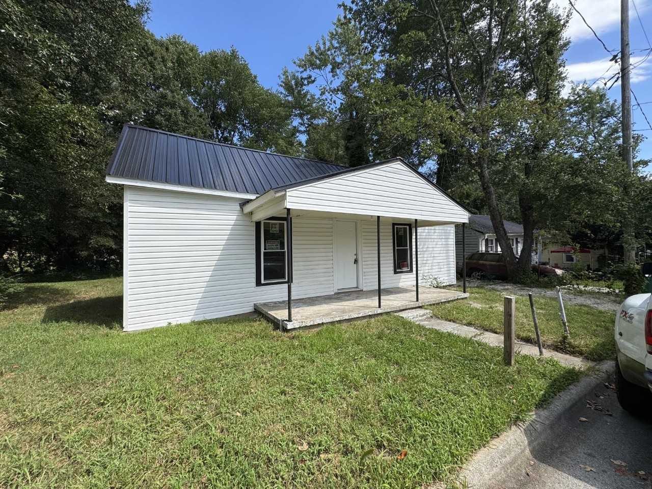 919 Randolph St - Photo 2 of 12