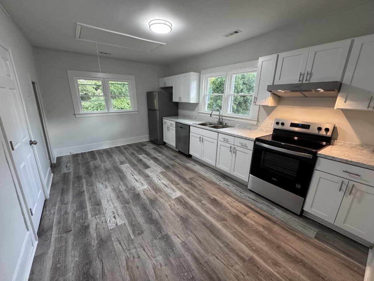 919 Randolph St - Photo 7 of 12