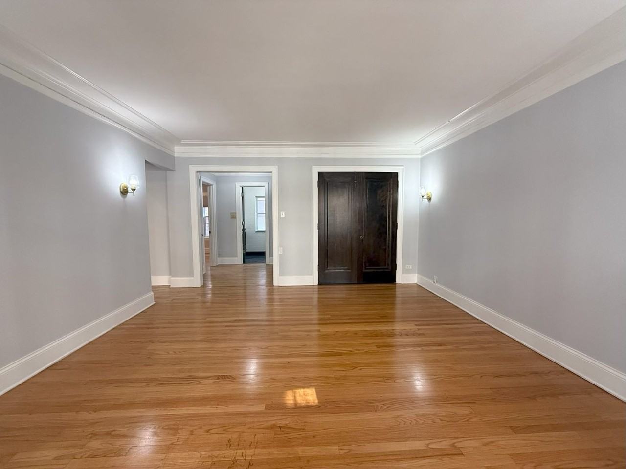 Beautiful Vintage Apartments Near Downtown Evanston - Photo 2 of 18