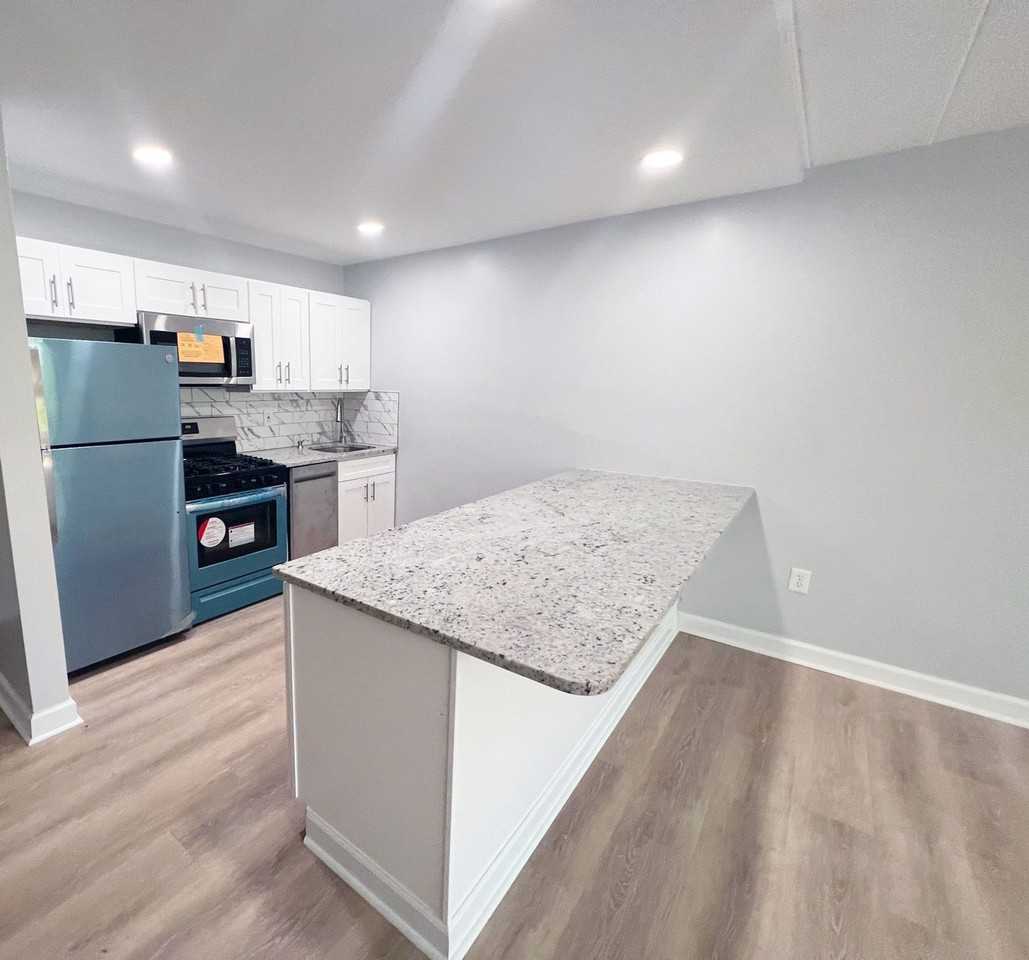 Rose Garden - Photo 4 of 7