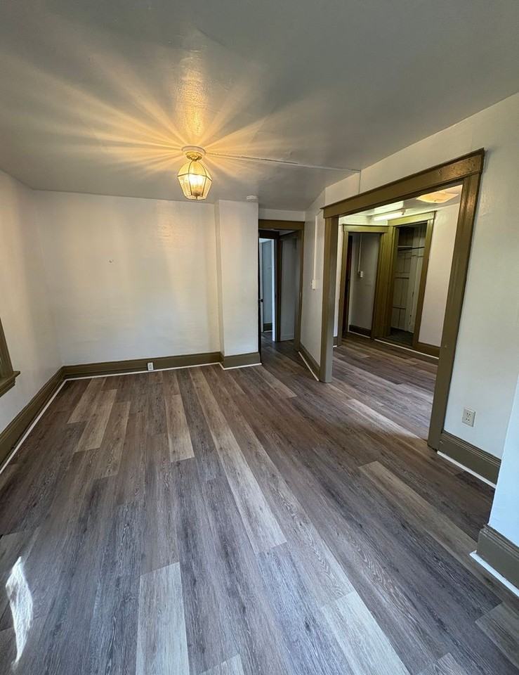 105 N Hamilton St - Photo 3 of 7