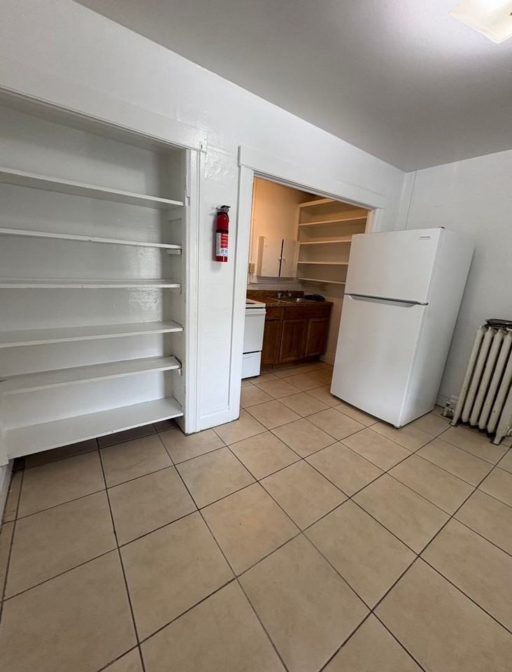 105 N Hamilton St - Photo 5 of 7