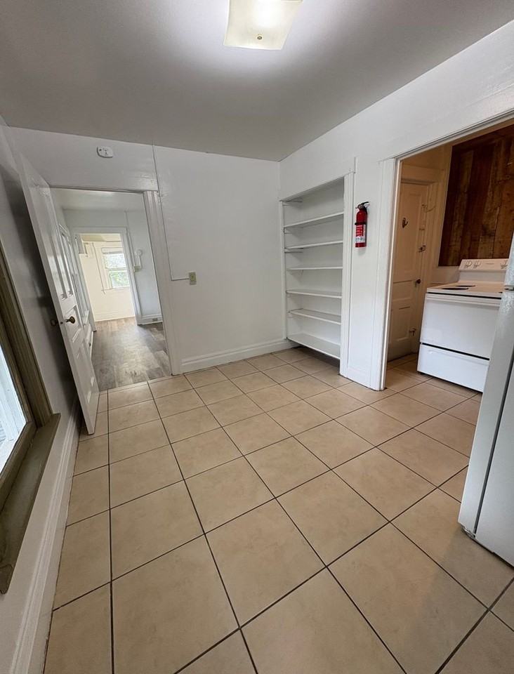 105 N Hamilton St - Photo 6 of 7