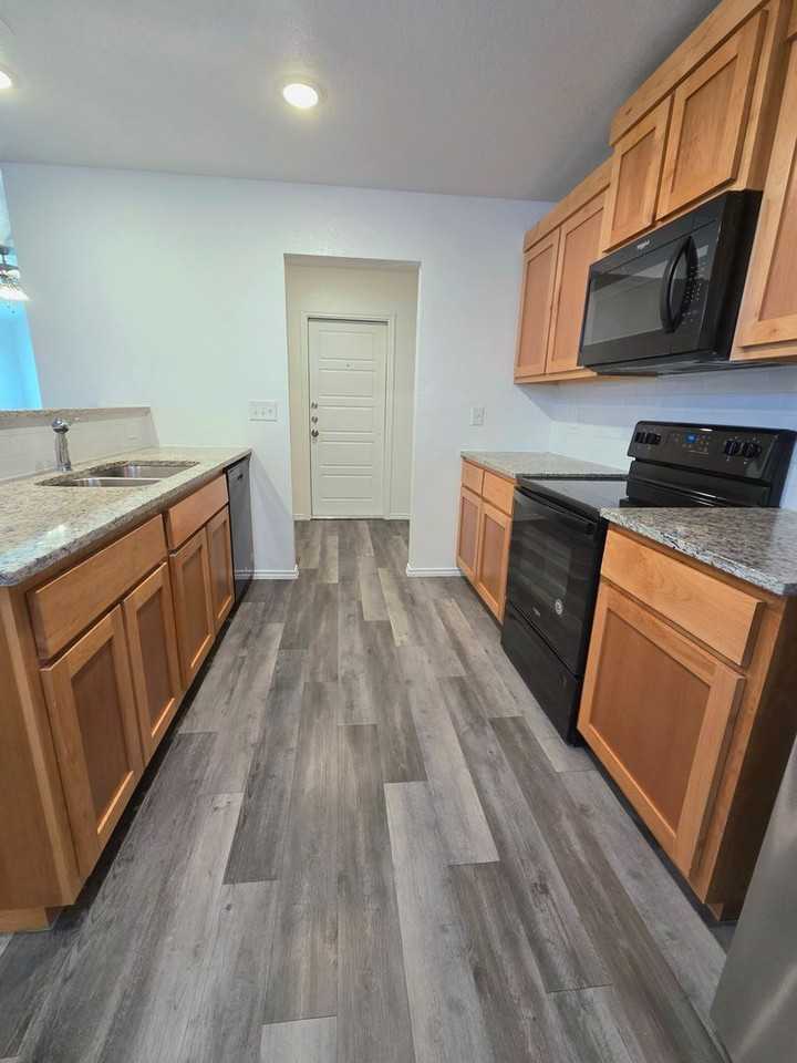 708 Kimble Dr #B - Photo 5 of 18