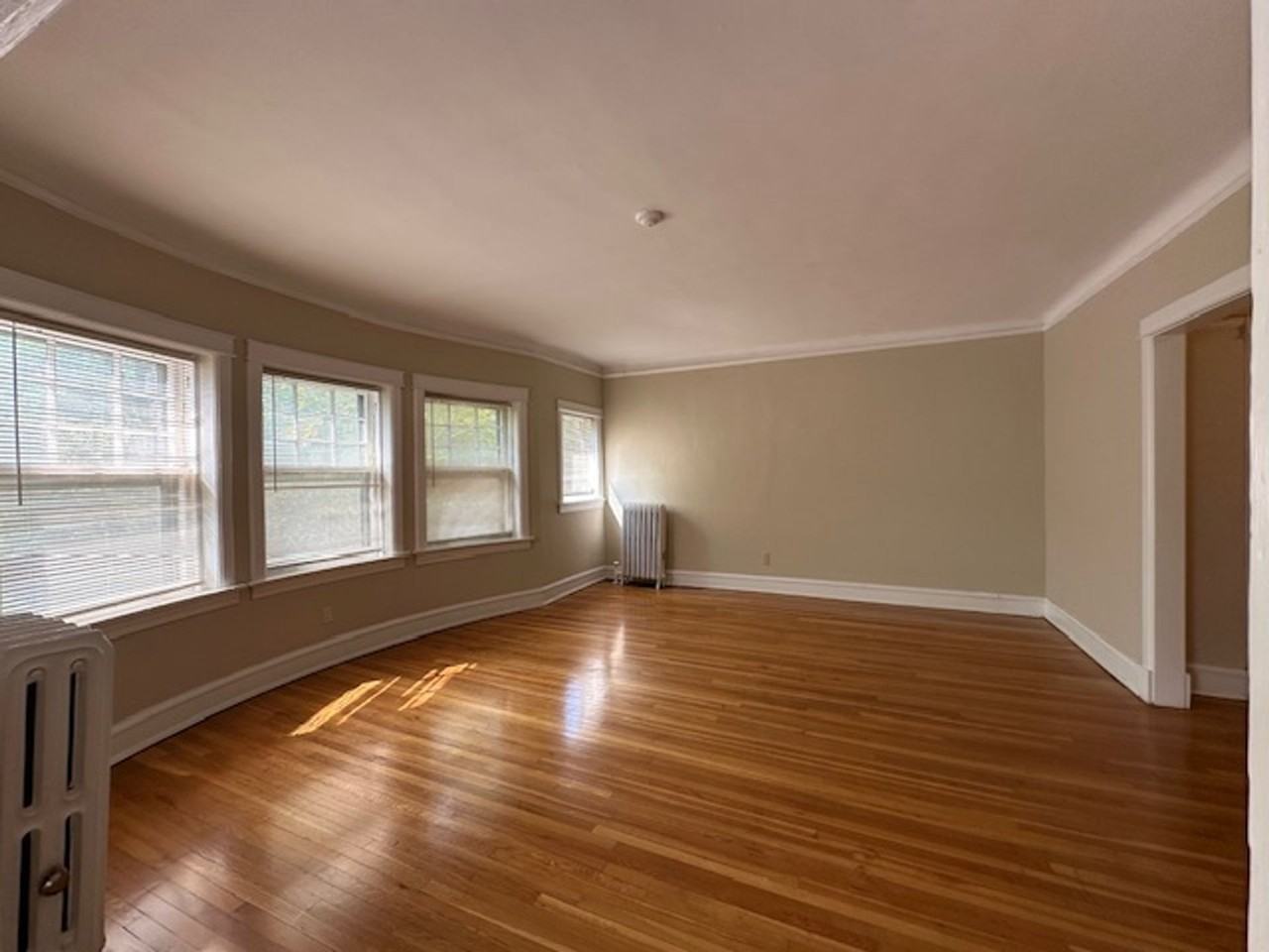 Bright, Spacious 3BR in Prime Upper East Side - Photo 2 of 21