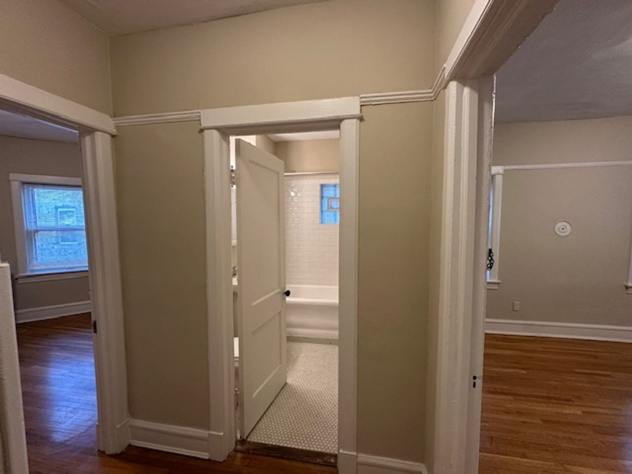 Bright, Spacious 3BR in Prime Upper East Side - Photo 7 of 20