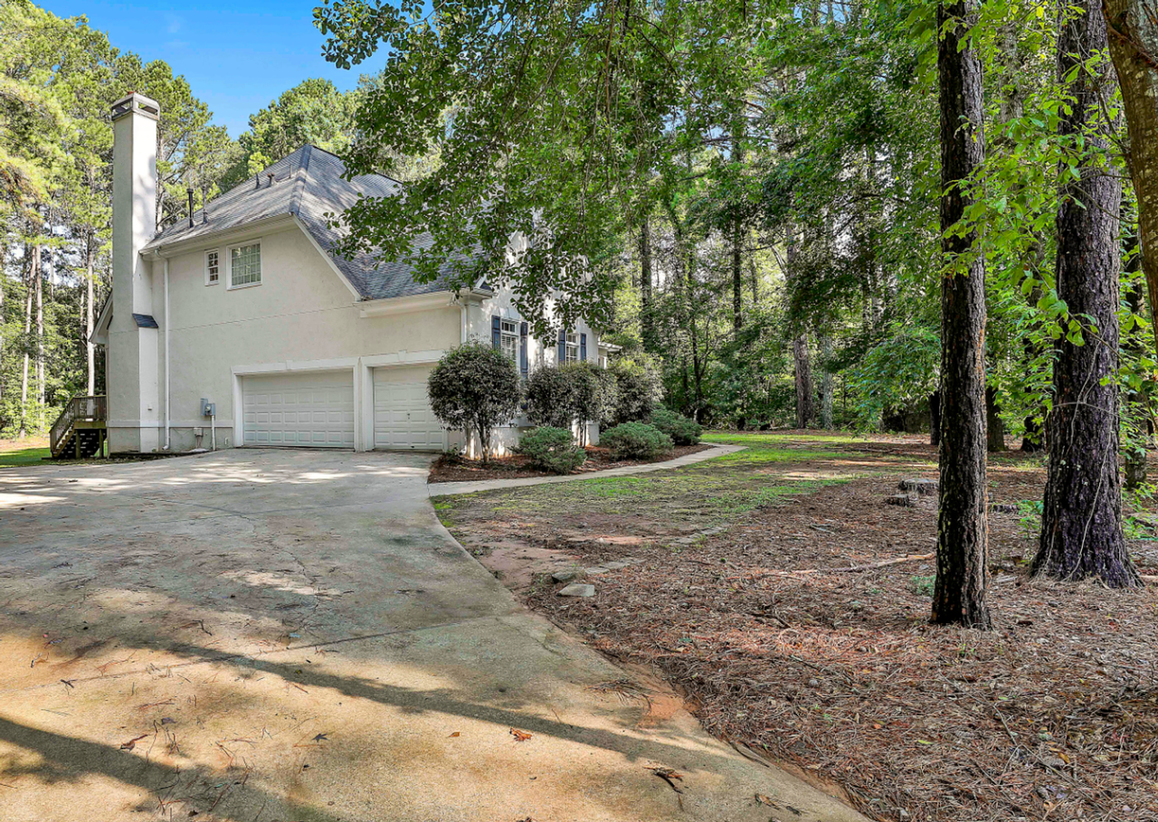 1202 Loxley Cir - Photo 2 of 50