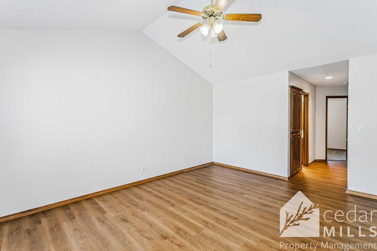 10603 W Douglas Ave - Photo 2 of 15