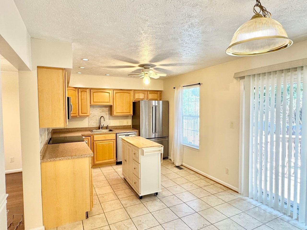 105 Staunton Ct - Photo 3 of 30