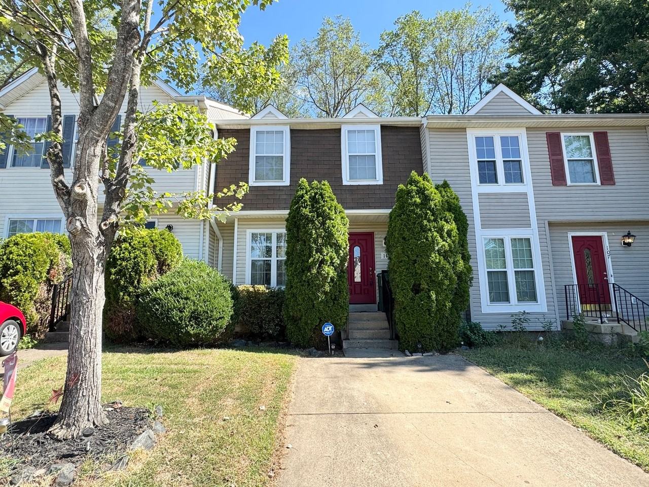 105 Staunton Ct - Photo 4 of 30