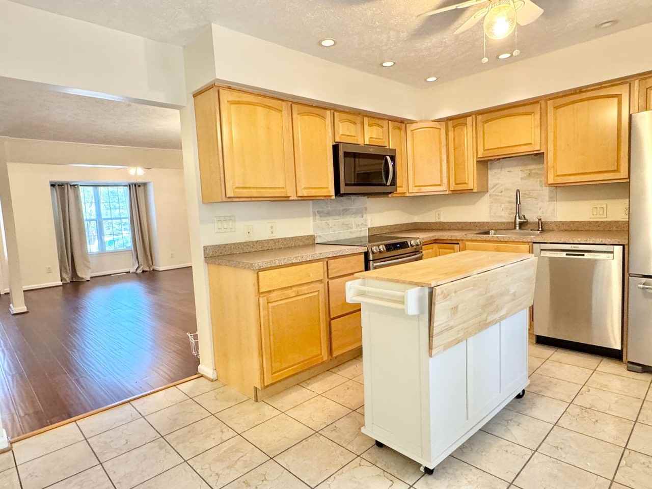 105 Staunton Ct - Photo 5 of 30