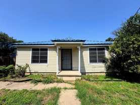 1205 E Avenue G - Photo 1 of 1