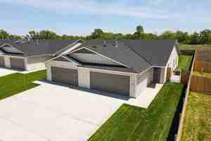 featured image of 512 W 50th Ct S